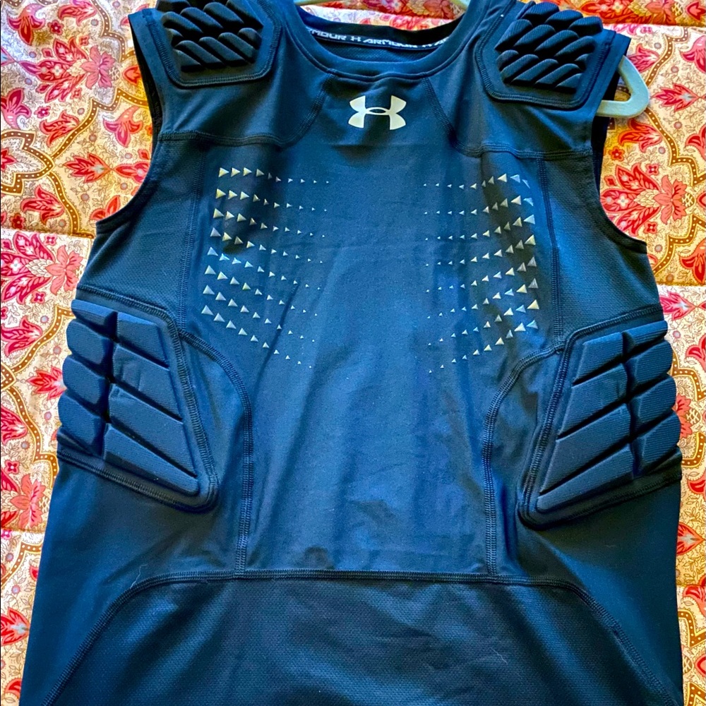 Under Armor black football compression shirt w/pads